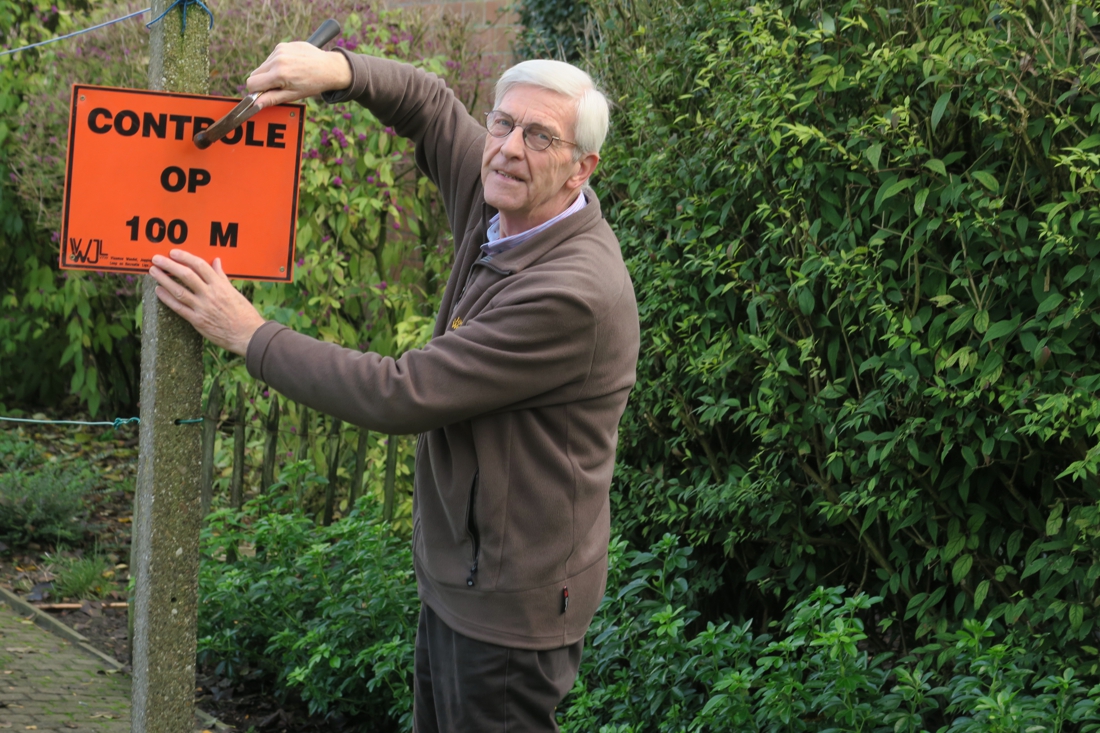 Jos Van Bavel bergt wegwijzers wandelclub Kaddish na 34 jaar voorgoed op: “80.000 wandelaars door Schoten geleid” - Gazet van Antwerpen