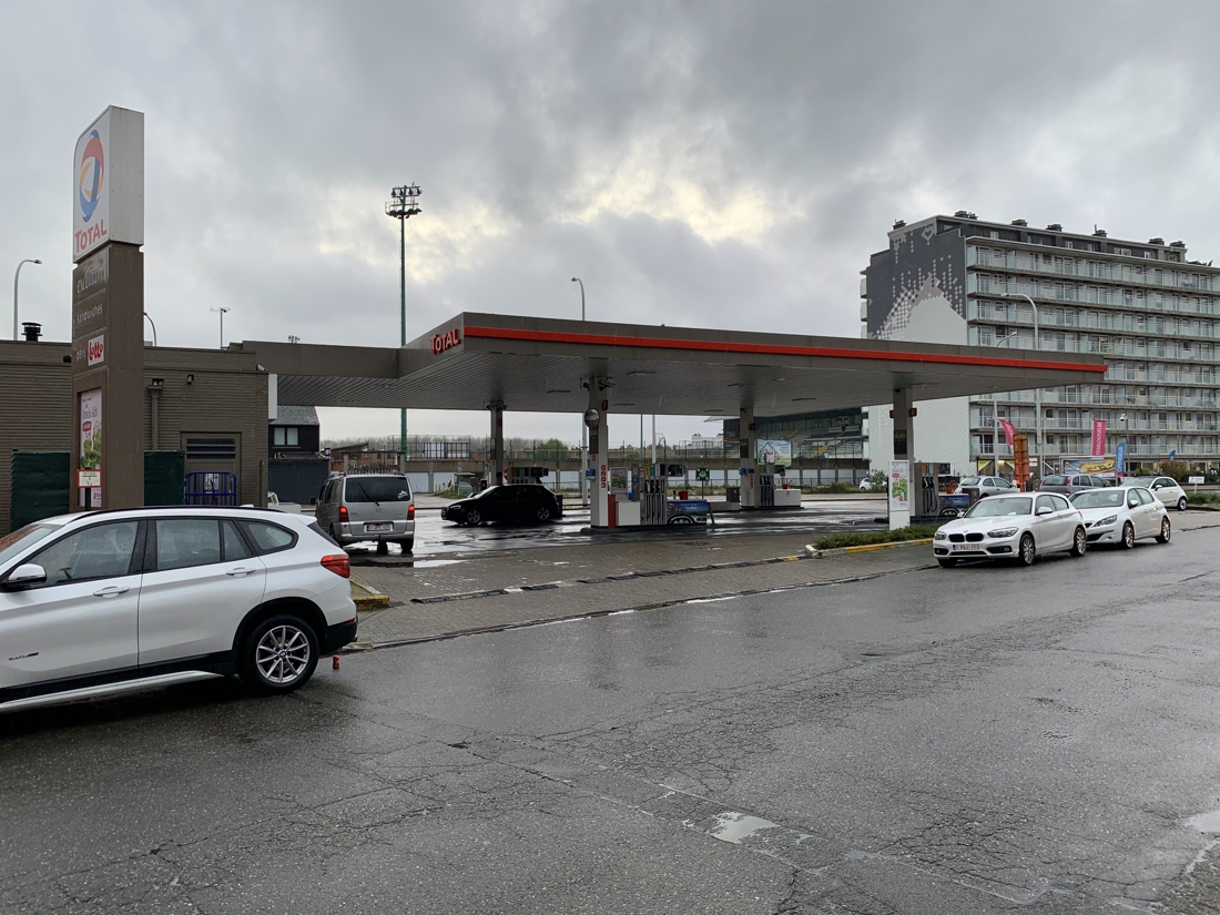 Twee jongeren overvallen tankstation: shopbediende bedreigd ... (Mechelen) - Gazet van Antwerpen
