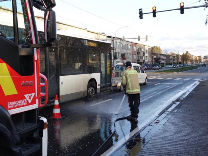 Hele middag verkeershinder rond Sportpaleis door oliespoor