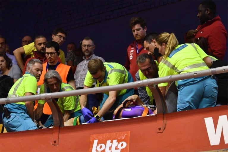 Opnieuw opschudding in het Kuipke: Belgische G-sporters belanden in het publiek na crash