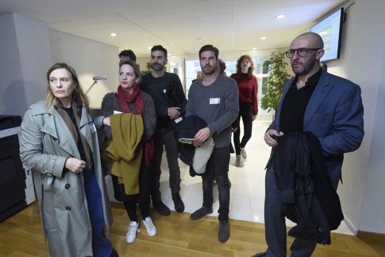 Cultuursector protesteert aan Vlaams Parlement tegen besparingen, Jambon wil “in debat gaan over de opdeling”
