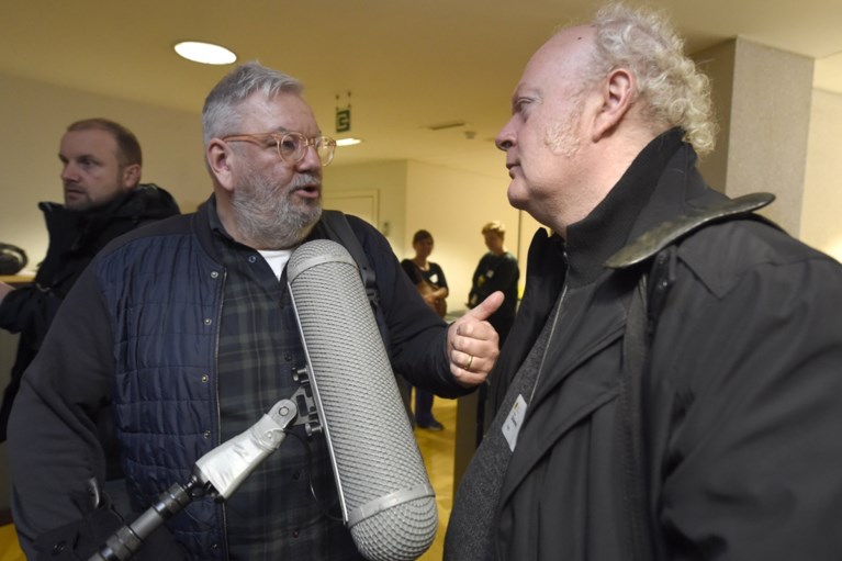 Cultuursector protesteert aan Vlaams Parlement tegen besparingen, Jambon wil “in debat gaan over de opdeling”