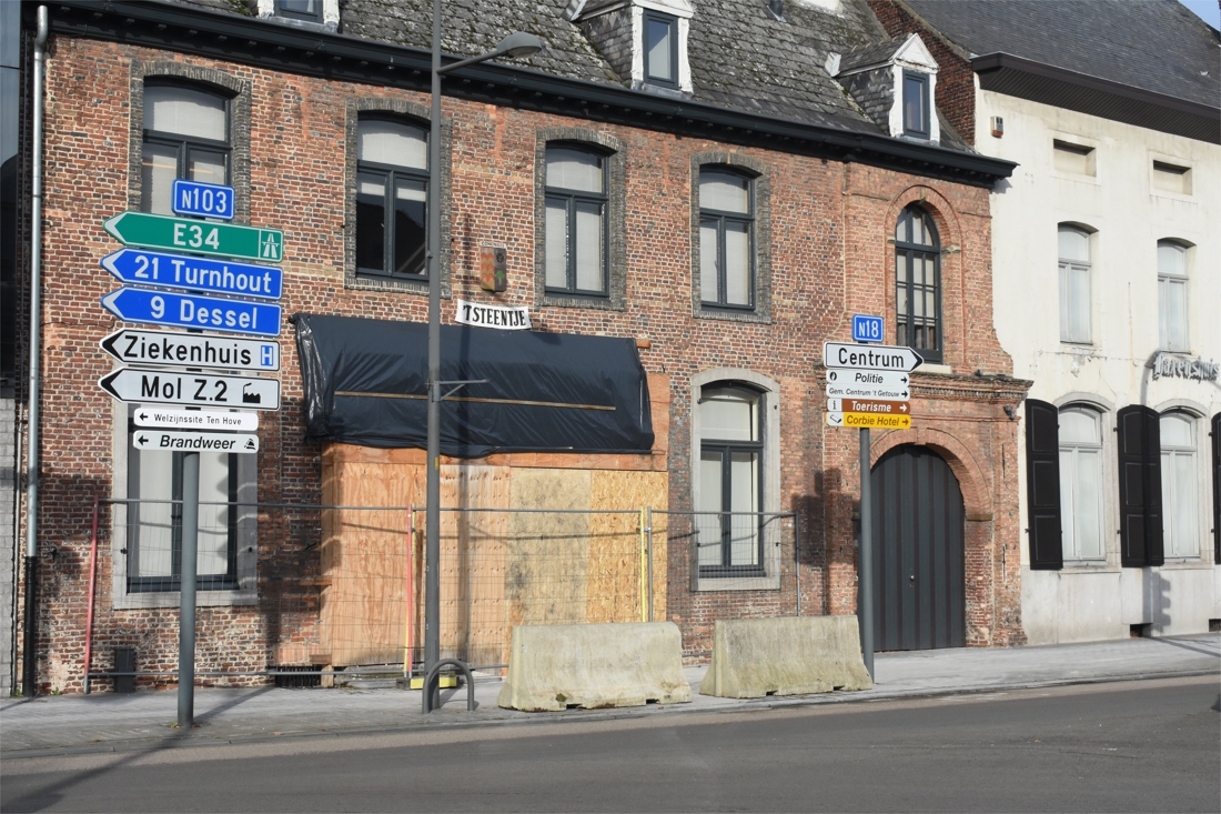 Historisch pand loopt opnieuw schade op na alweer auto in gevel - Gazet van Antwerpen