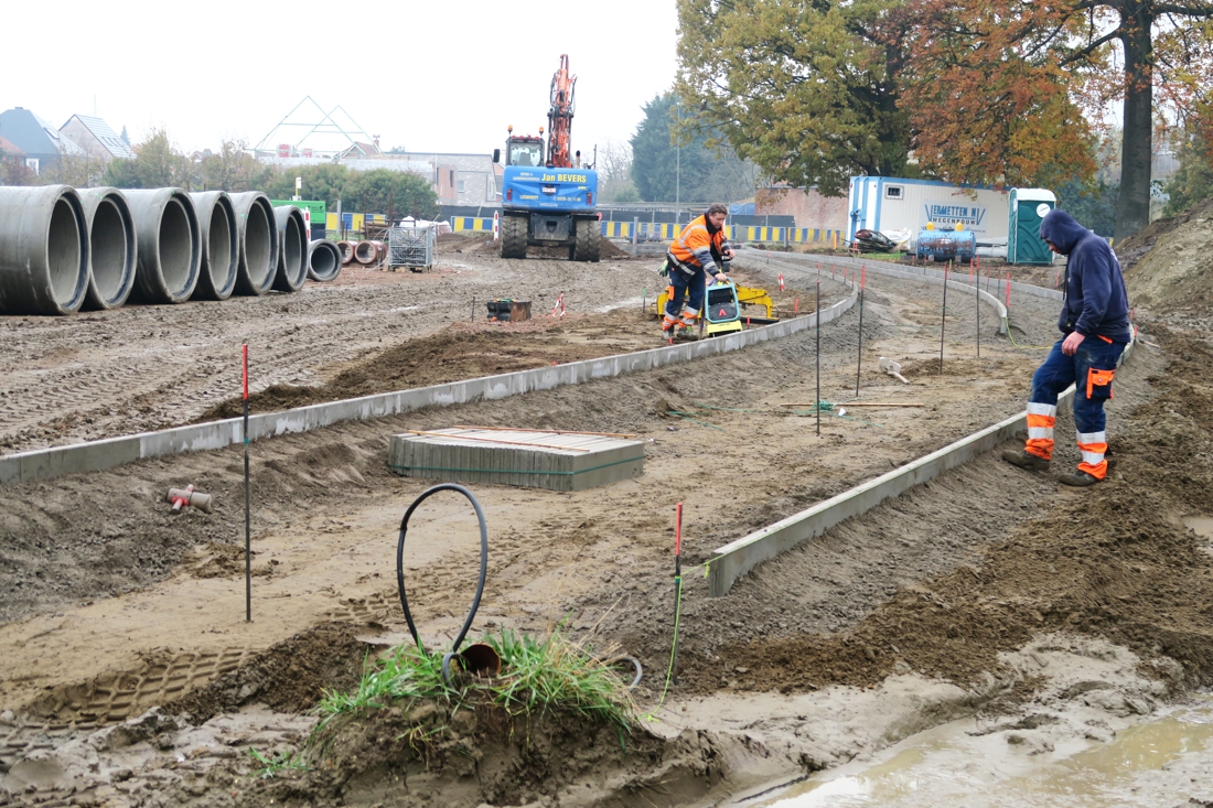 Rotonde Ternesselei krijgt vorm, maar is pas eind januari klaar: “Werf mag best wat meer vaart krijgen” - Gazet van Antwerpen
