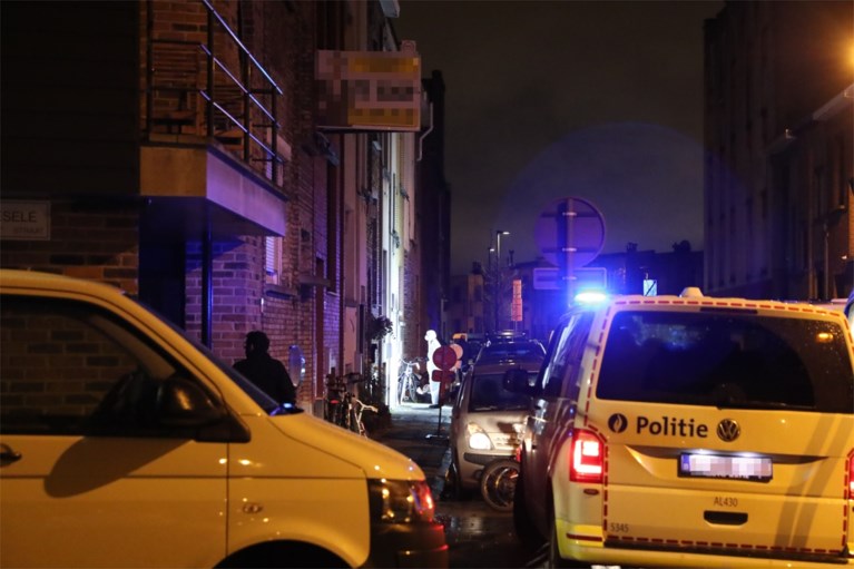 Granaat binnengegooid in woning in Deurne: DOVO laat explosief gecontroleerd ontploffen