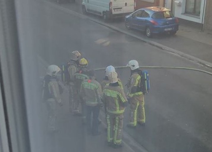 Heirbaan afgesloten wegens gaslek, brandweer doet metingen