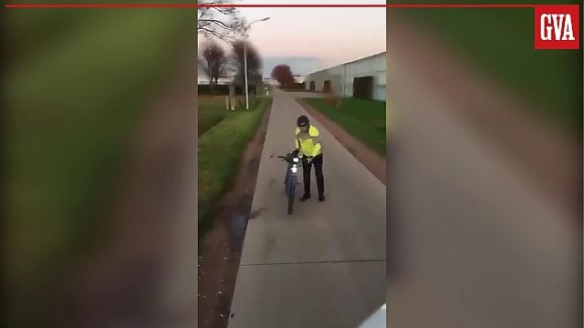 Video gaat viraal van boze fietser die niet wil wijken voor vrachtwagen