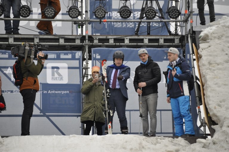 De Wever glijdt ‘Winter in Antwerpen’ in: “Dit gaat tenminste vooruit”