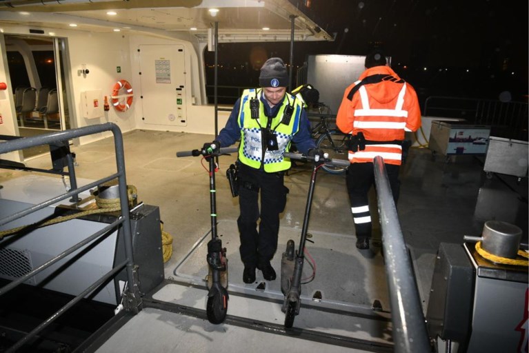 Achttien gewonden bij botsing Waterbus: parket start onderzoek