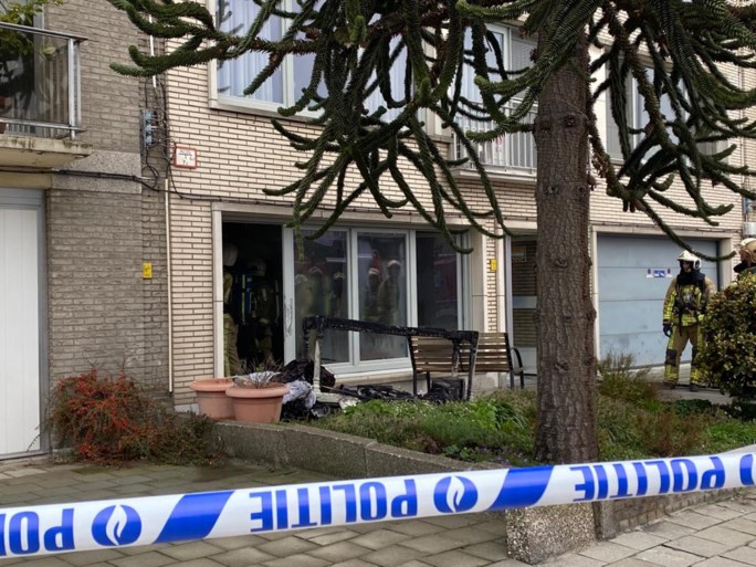 Hevige brand in living van appartement: geen gewonden