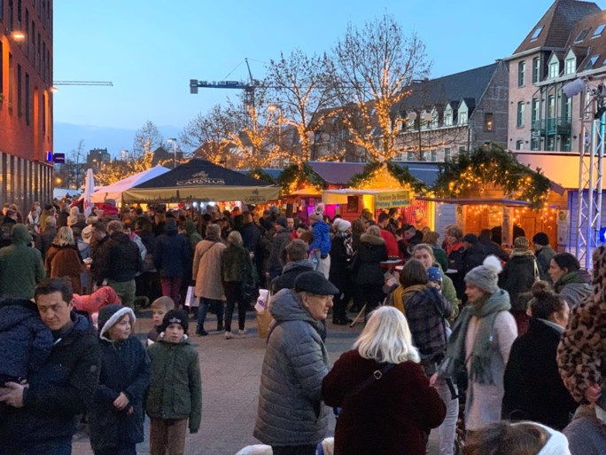 Eerste koopzondag en kerstmarkt zorgen voor gezellige drukte
