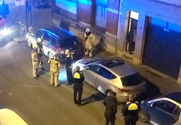 Explosief in auto gegooid in Antwerpen: parket opent onderzoek