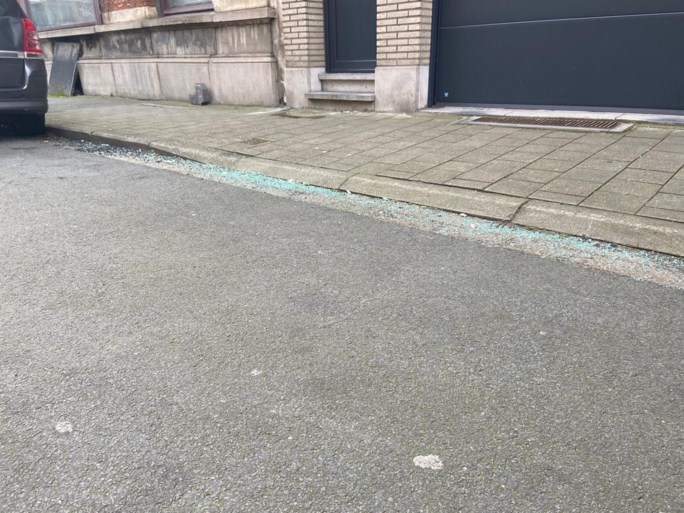 Explosief in auto gegooid in Antwerpen: parket opent onderzoek