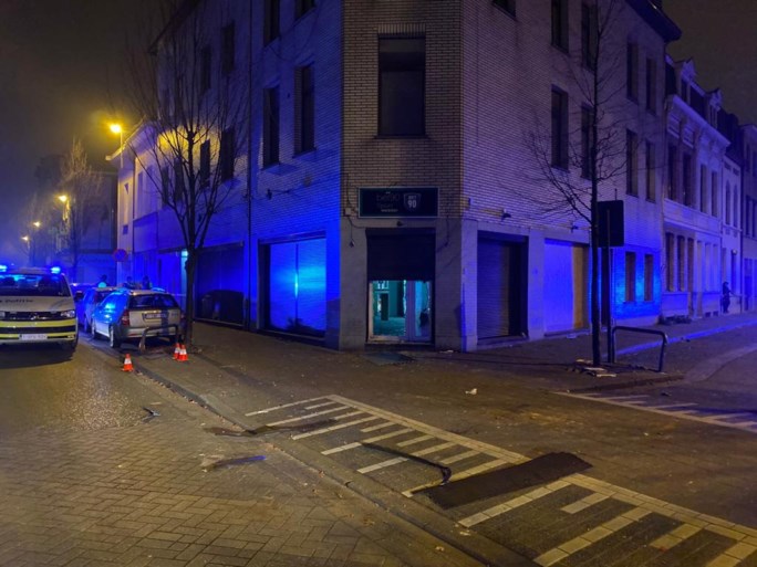 Zware nieuwjaarsnacht voor Antwerpse hulpdiensten: “Vuurpijlen werden over kruispunten afgeschoten”