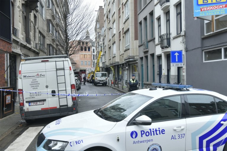 Zaakvoerder (55) neergestoken in geldkantoor in Antwerpen, parket onderzoekt roofmoord