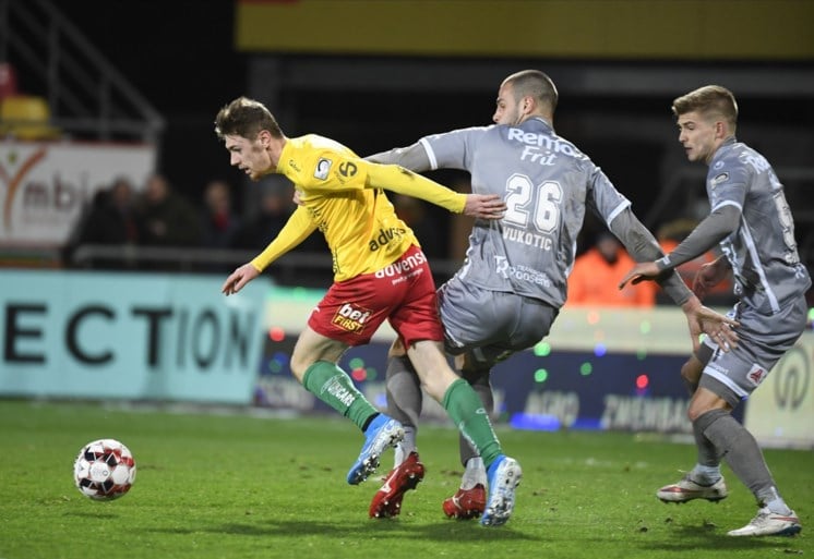 Waasland-Beveren klopt KV Oostende in degradatieduel