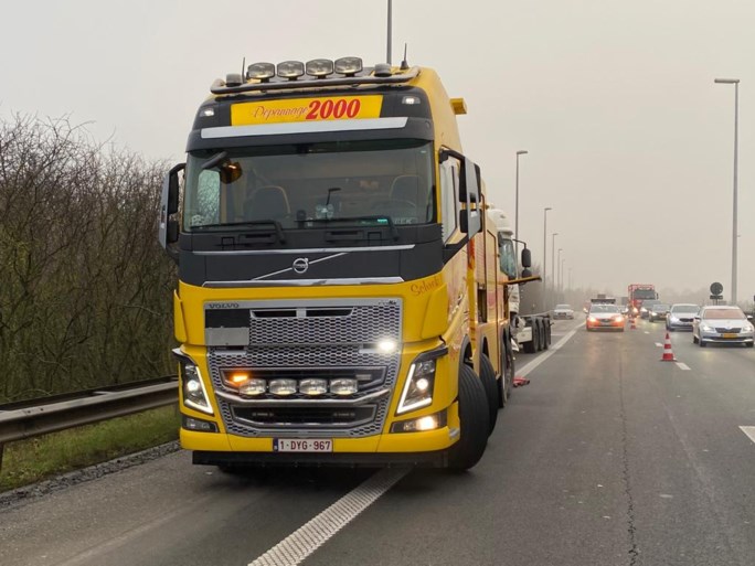 Grote hinder na kop-staartaanrijding op A12 in Zandvliet
