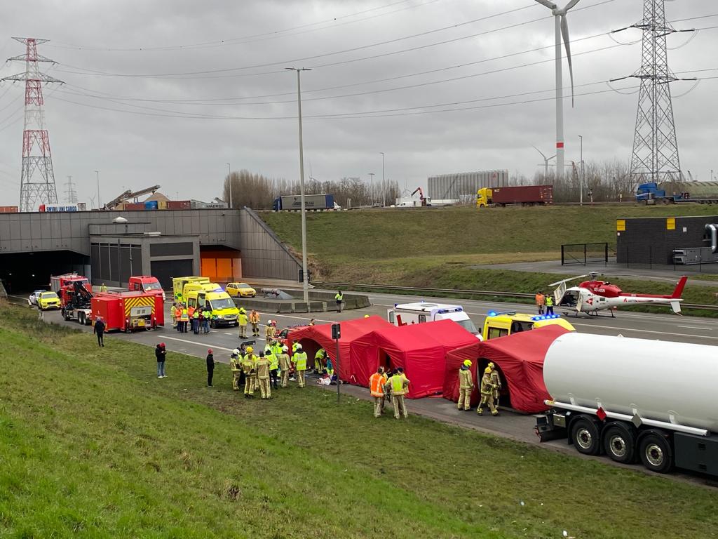 Beverentunnel Volledig Afgesloten Door Ernstig Ongeval Met B ...