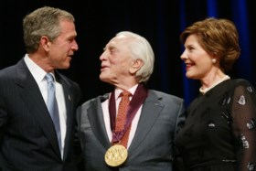 Amerikaanse acteur Kirk Douglas (103) overleden