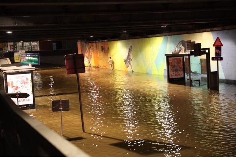 VIDEO. Wateroverlast aan station Antwerpen-Berchem door storm Ciara