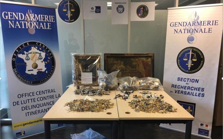 Juwelier Pelikaanstraat en drie koeriers gearresteerd die gestolen juwelen verkochten