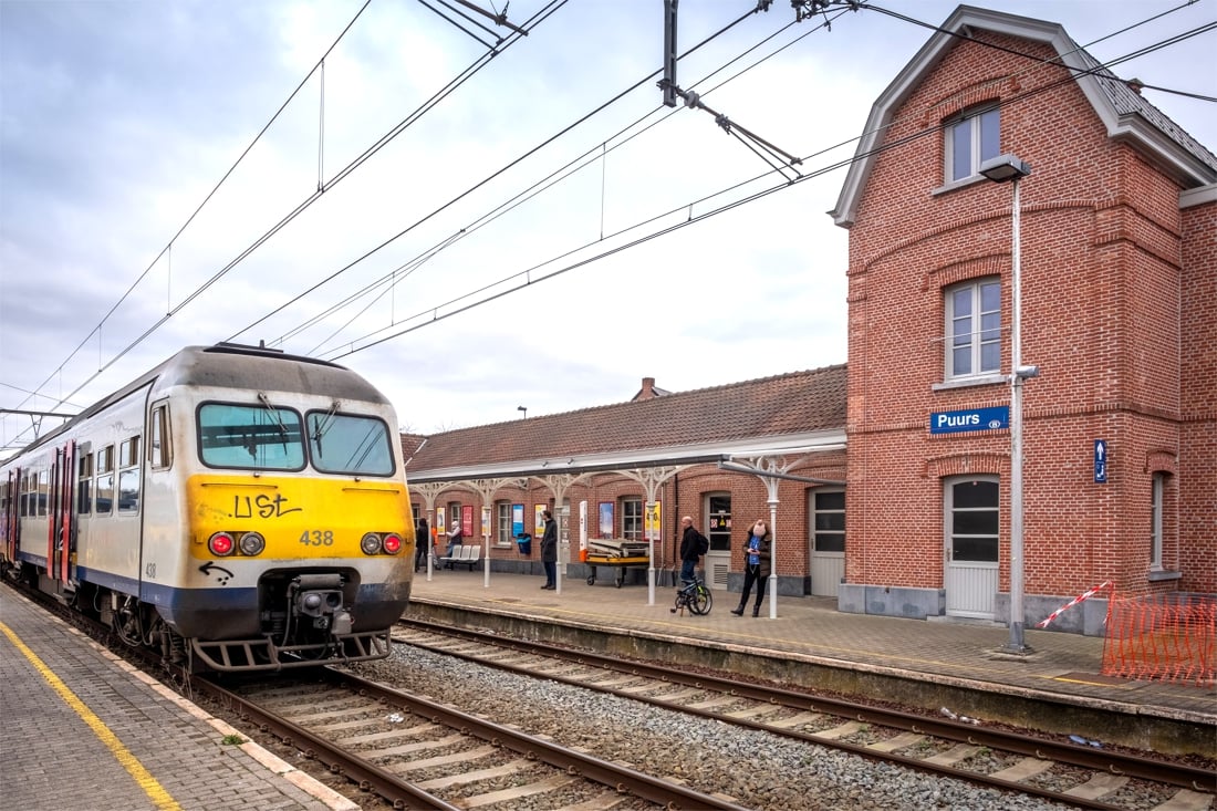 Waaghals mist rit en springt dan maar voor trein