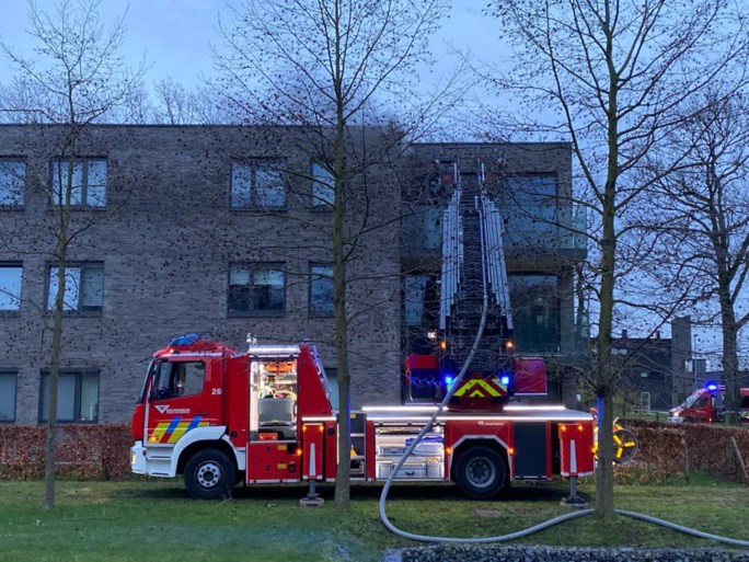 Brand in wasmachine gaat gepaard met hevige rookontwikkeling
