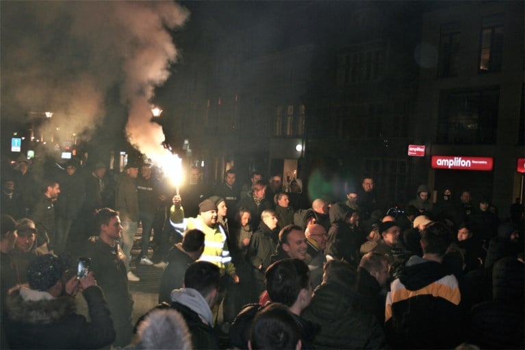 Fans Sporting Lokeren voeren actie aan stadhuis