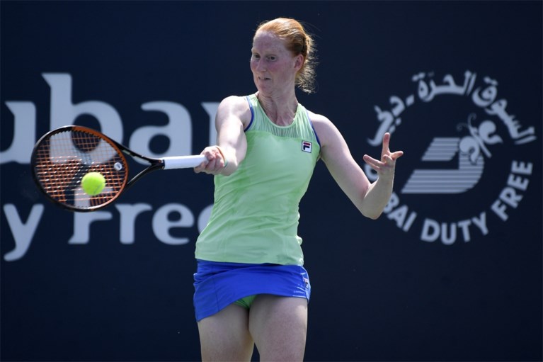 Elise Mertens tuimelt uit de top-twintig, maar wint wel makkelijk haar eerste match in Dubai