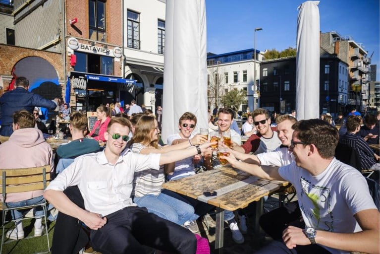 Een jaar geleden zat u op een terras