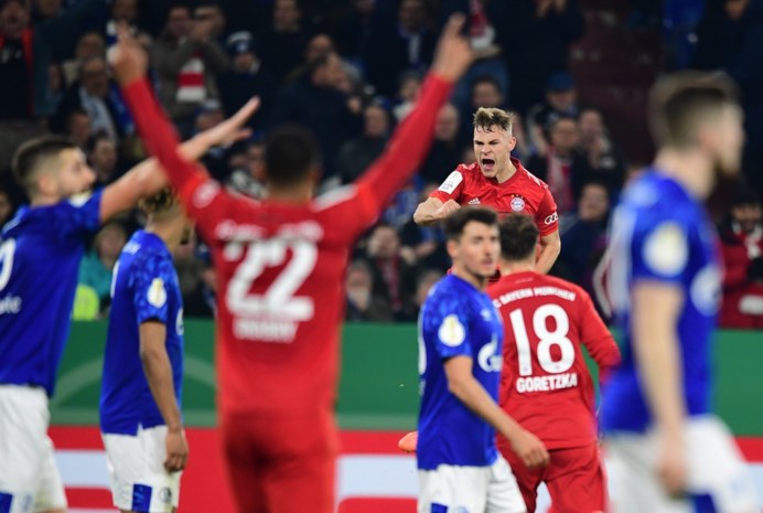 Bayern München kegelt Schalke 04 en Benito Raman uit ...