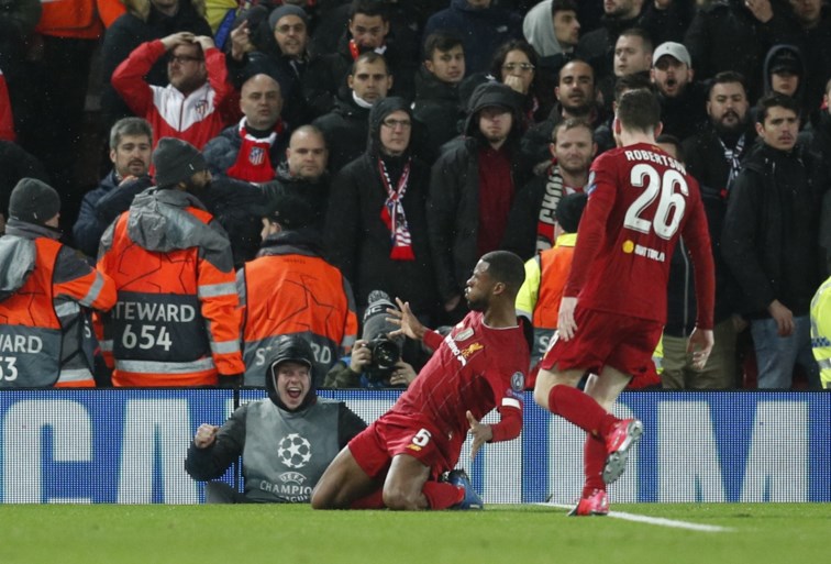 Simeone flikt het weer: Atlético schakelt titelhouder Liverpool uit dankzij doelman Oblak en invaller Llorente