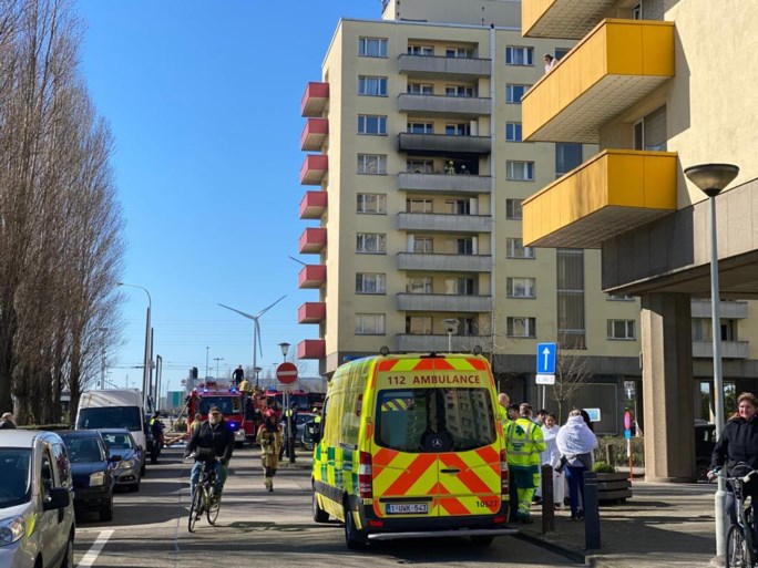 Twaalf mensen naar ziekenhuis na terrasbrand op Luchtbal
