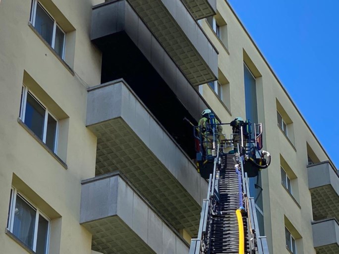 Twaalf mensen naar ziekenhuis na terrasbrand op Luchtbal