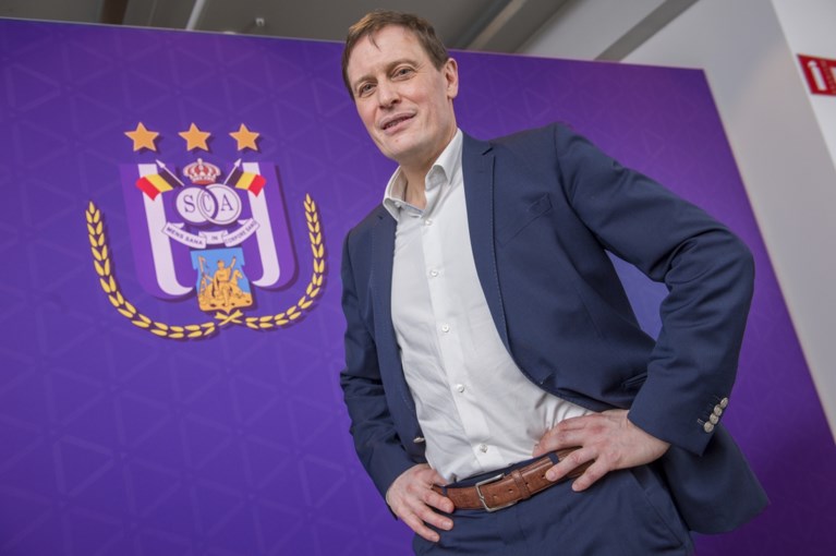 Anderlecht zet medewerkers op economische werkloosheid en vraagt spelers één maand loon in te leveren: “Besparing van enkele miljoenen”