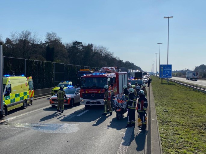 E19 richting Breda weer vrijgegeven na ongeval met twee vrachtwagens
