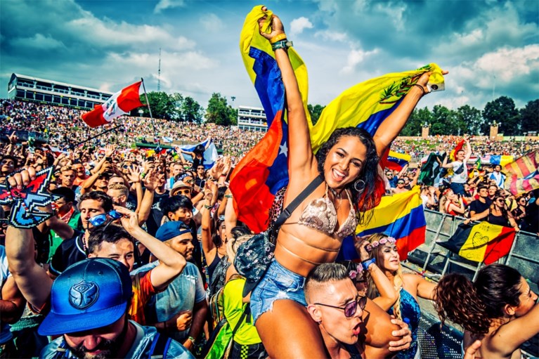 Minister De Crem: “Grote zomerfestivals als Tomorrowland en Rock Werchter worden waarschijnlijk geannuleerd”