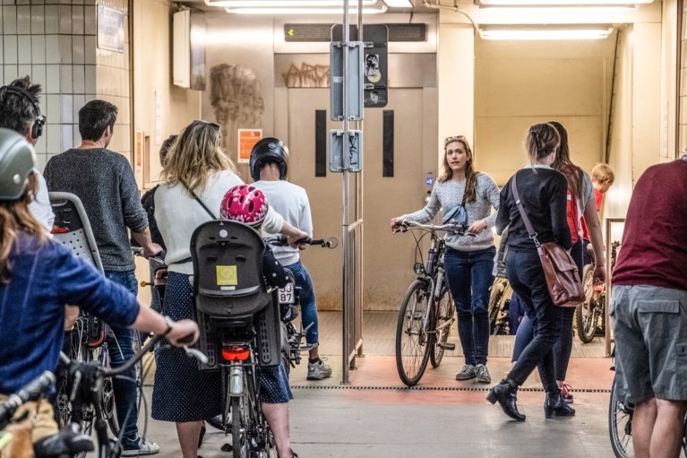 Nieuwe maatregelen: “Fietstunnel gaat dicht als social distancing niet wordt nageleefd”