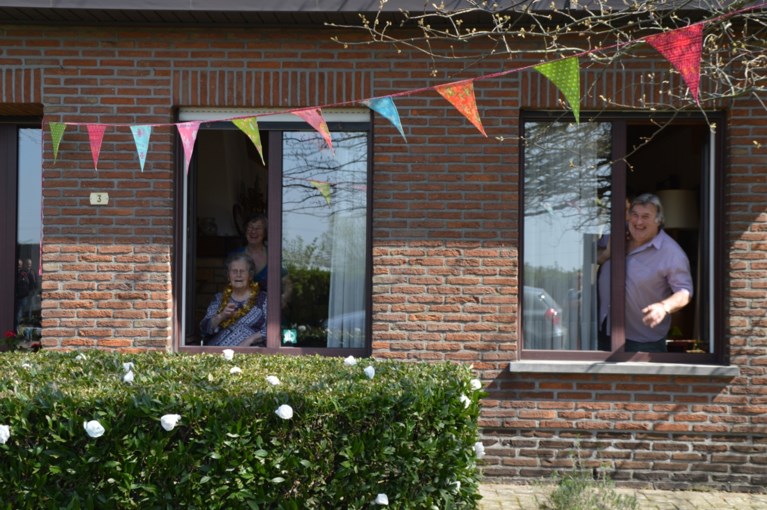 Zwaaifeest voor honderdjarige Celine