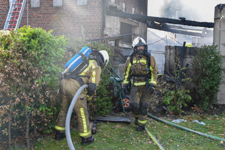 Brand in magazijn gaat gepaard met dikke rookpluim