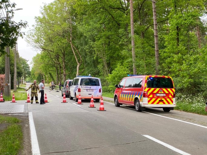 70-jarige fietser in levensgevaar na aanrijding in Zandhoven