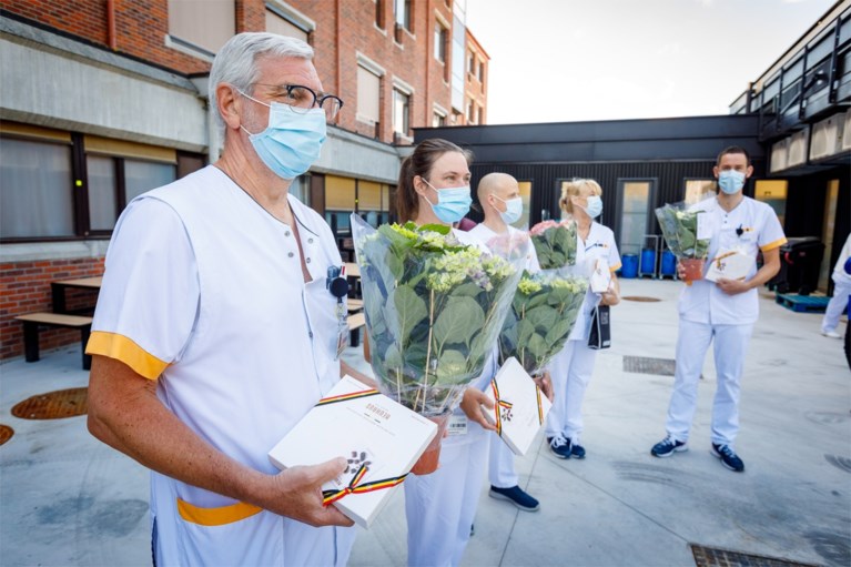 Rotaryclubs doen meer dan 3.000 coronahelden bloemetje cadeau