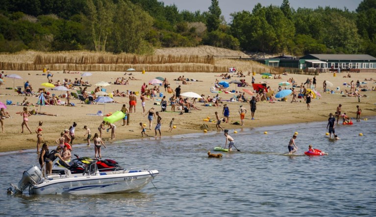 Mooie weer lokt zowat heel Nederland naar buiten, grote drukte aan Belgische kust blijft momenteel uit