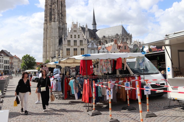 Eerste zaterdagmarkt na lockdown: wissel tussen kramen gaat vlot, marktkramers matig tevreden