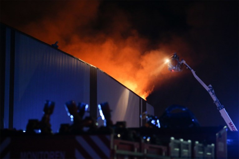 Loodsbrand in Antwerpse haven onder controle: geurhinder nog steeds mogelijk