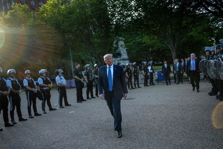 Trump geeft korte toespraak: “Het leger inzetten om rellen door Antifa te stoppen”