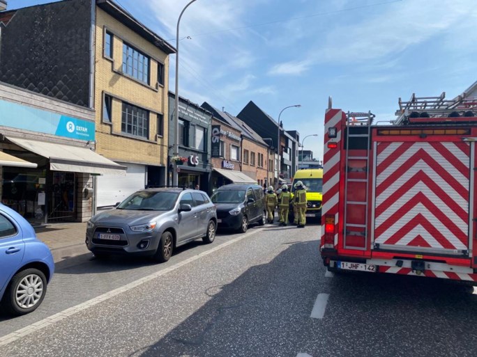 Bestuurder vergist zich van pedaal en rijdt tegen woning