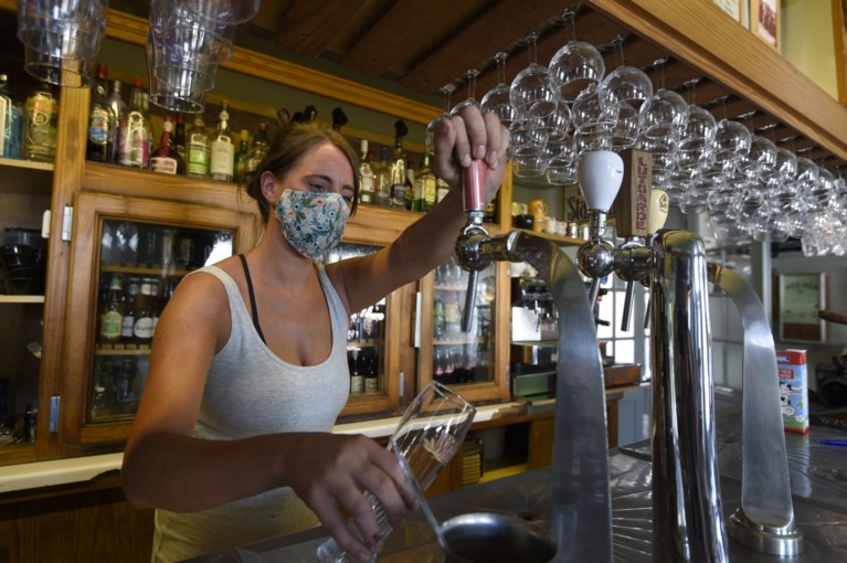 OVERZICHT. Dit heeft de Veiligheidsraad beslist: horeca weer open, bubbel uitgebreid en reizen terug mogelijk