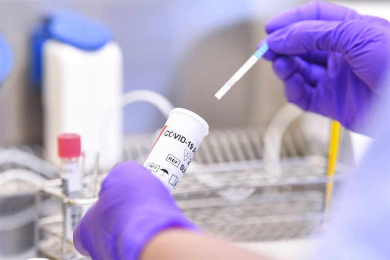 Aantal Belgen met antistoffen tegen coronavirus steeg tot begin mei nauwelijks: “Strenge maatregelen werken”