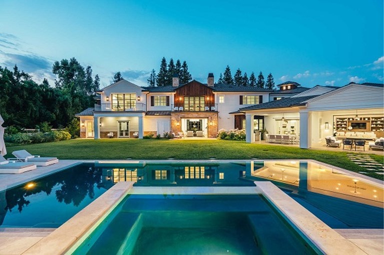 Binnenkijken in de villa van 20 miljoen euro die The Weeknd verkoopt